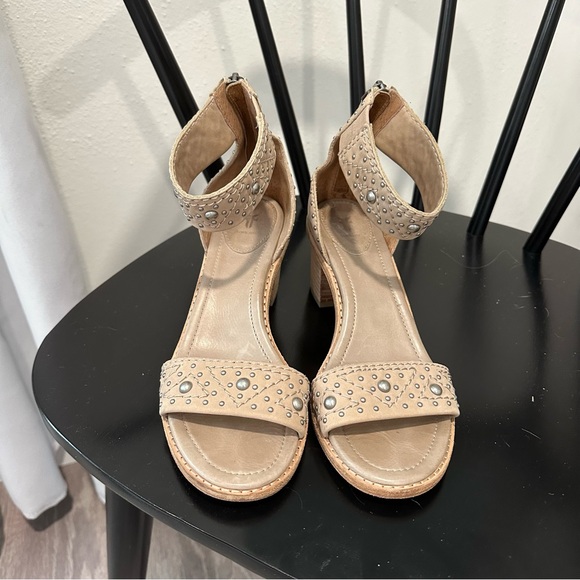 Frye Brielle studded deco sandals, size 8, taupe - Picture 6 of 15